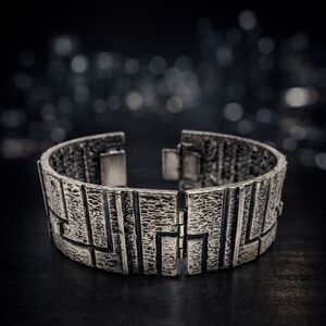 Darveau Vintage Unisex Textured Pewter Hinged Bracelet